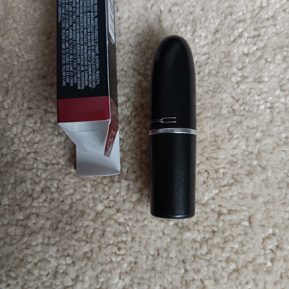 MAC lipstick Amorous